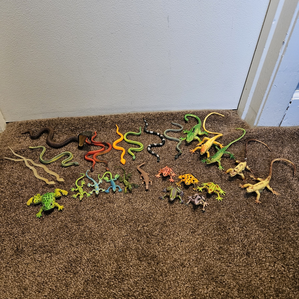 Mixed Lot Small & Medium Plastic Rubber Frog Lizard Snake Animal Toys 26-pieces
